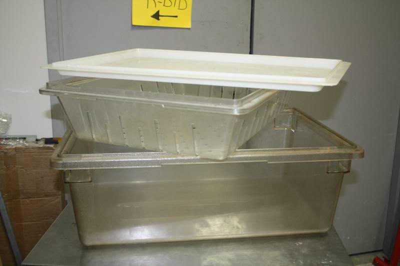 lot 117 image: Plastic Container with strainer and Lid