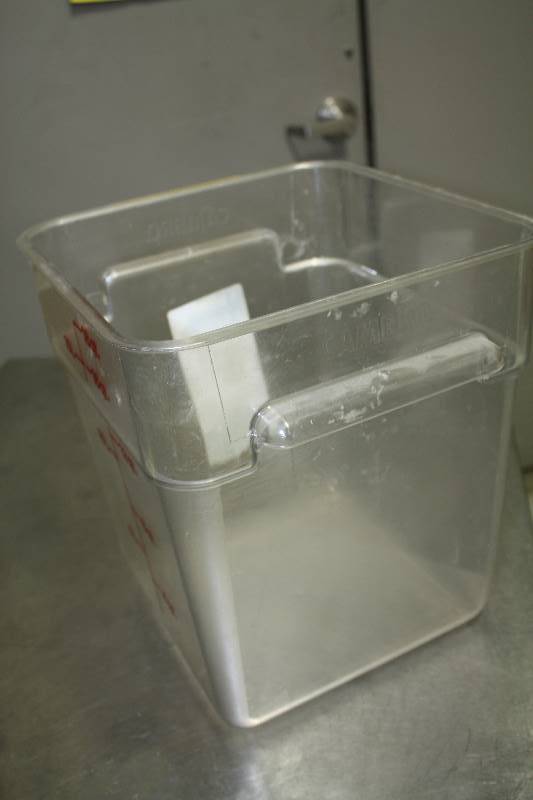 lot 120 image: Plastic Container 18 Quart