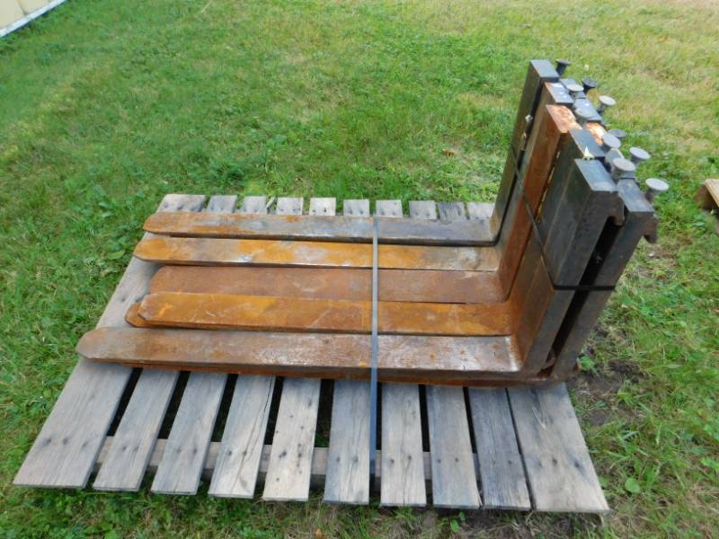 lot 15 image: 5 Pair of Class II Forklift Forks