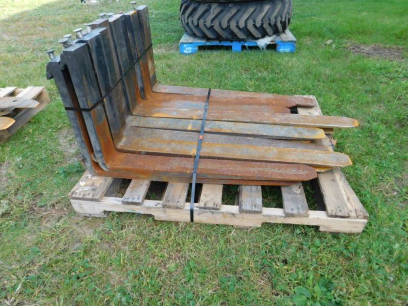 lot 16 image: 8 Pair of Class II Forklift Forks
