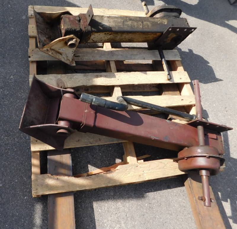 lot 26 image: Semi Trailer 2 Speed Landing Gear Legs