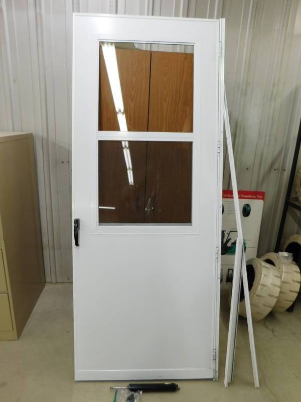lot 34 image: Larson 32 Storm Door with Hardware