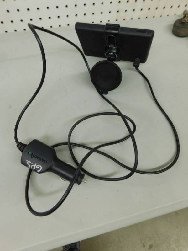 lot 37 image: Garmin GPS 12V Plugin