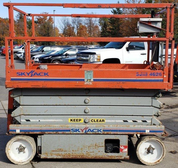 lot 11 image: 2006 SkyJack SJ4626 Scissor Lift