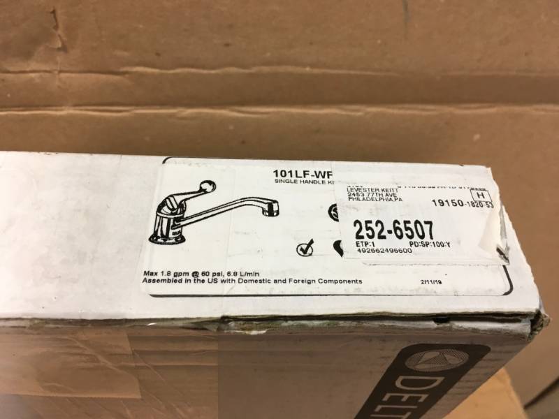 CLASSIC Single Handle Kitchen Faucet in very good conditition