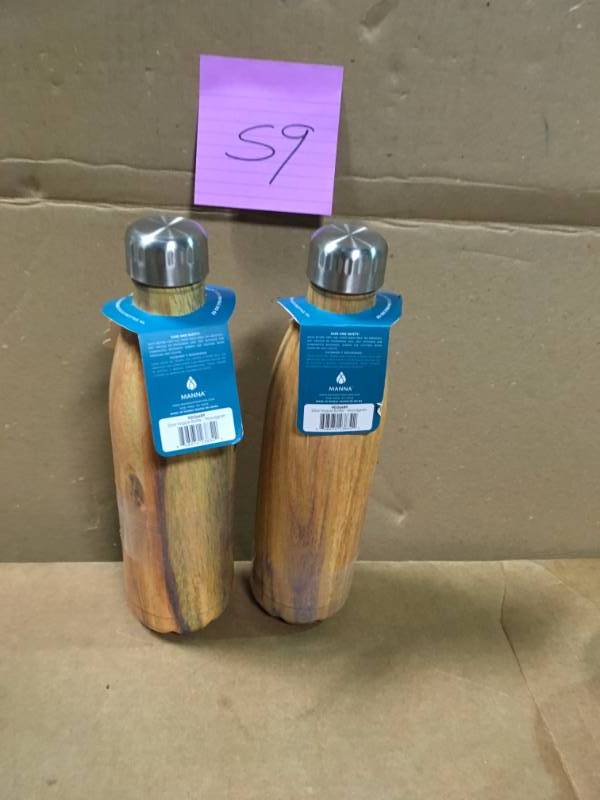 Manna Vogue 17 oz Vacuum Bottle not used set of 2