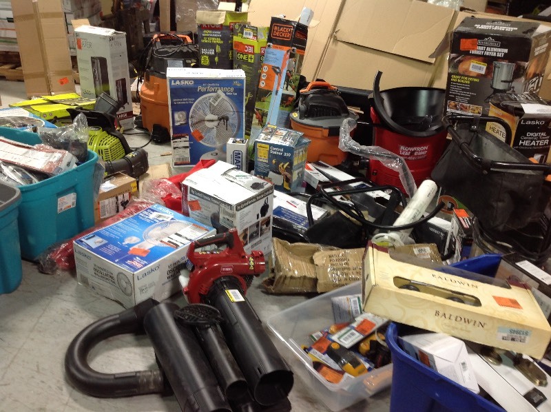 lot 106 image: WHOLESALE MIXED LOT OF RETURNS Hardware tools and more   all various conditions