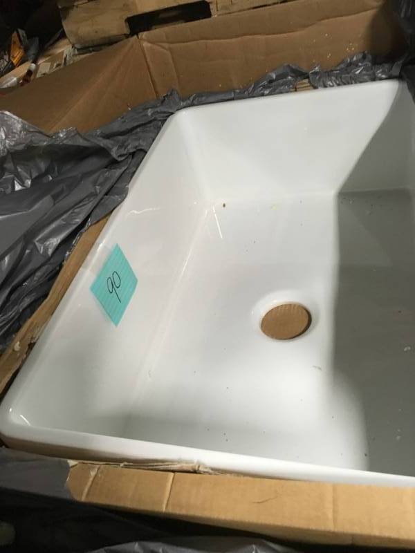 ALFI BRAND Smooth Farmhouse Apron Fireclay 30 in. Single Basin Kitchen Sink in White in very good condition