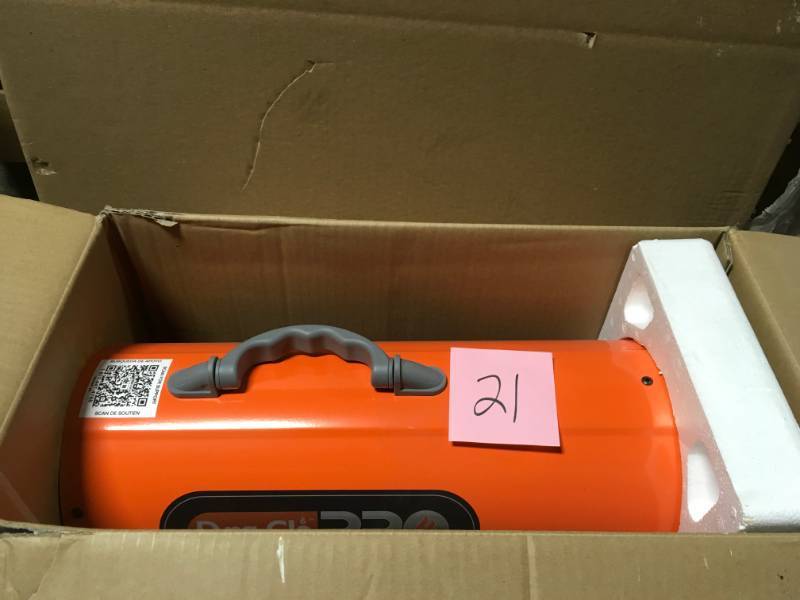 lot 21 image: Dyna-Glo Pro 60K BTU Forced Air Propane Portable Heater in good condition