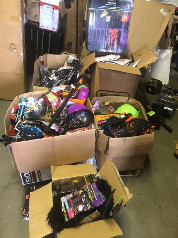 lot 111 image: Pallet with assorted Halloween items Decorations Customs accesories  and more