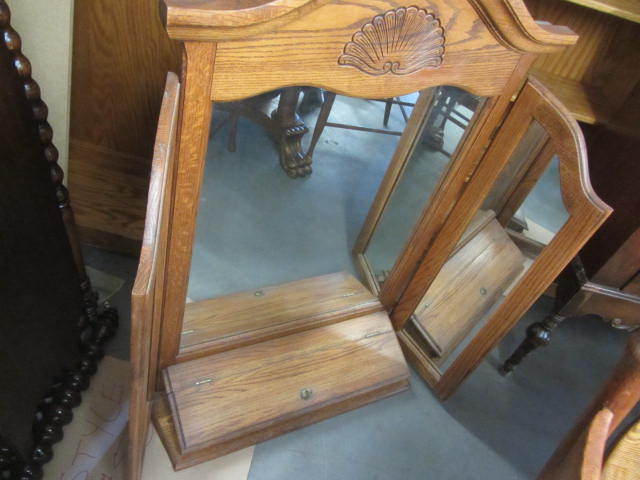 Dressing Mirror Hutch
