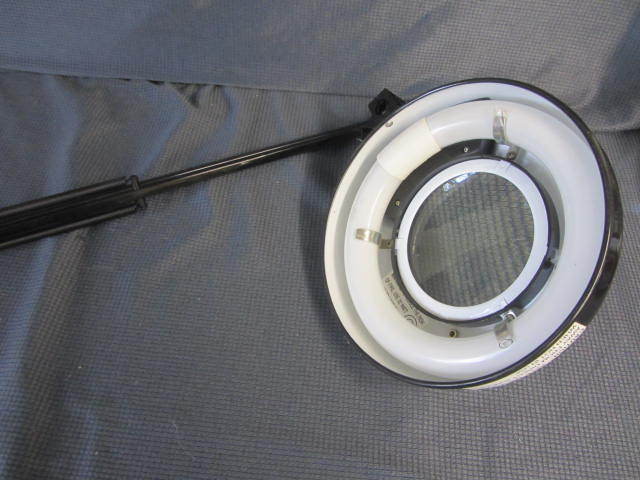 Magnifying Light