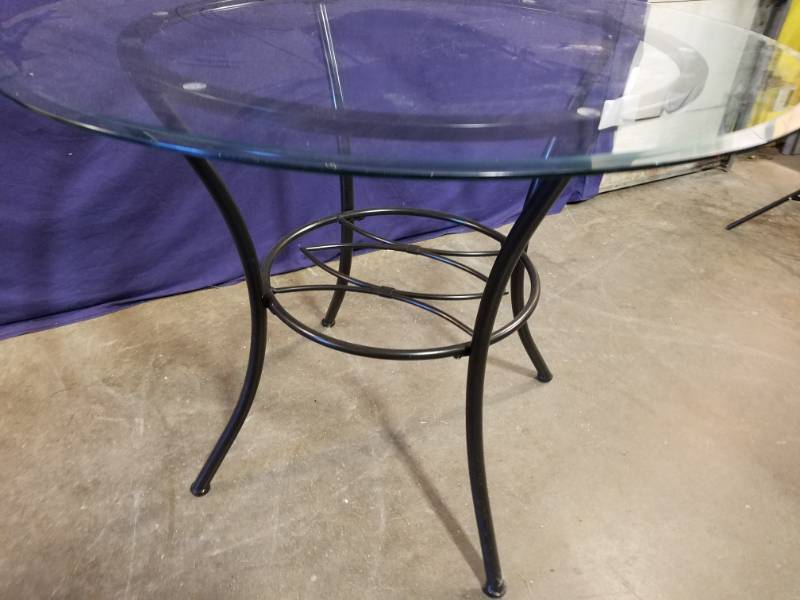 lot 9 image: Round Glass Table 