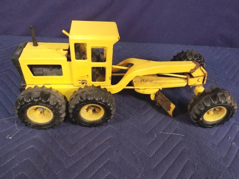 lot 39 image: Tonka Road Grader