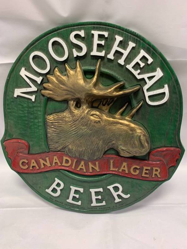 lot 20 image: Moosehead Beer Sign 14 Tall