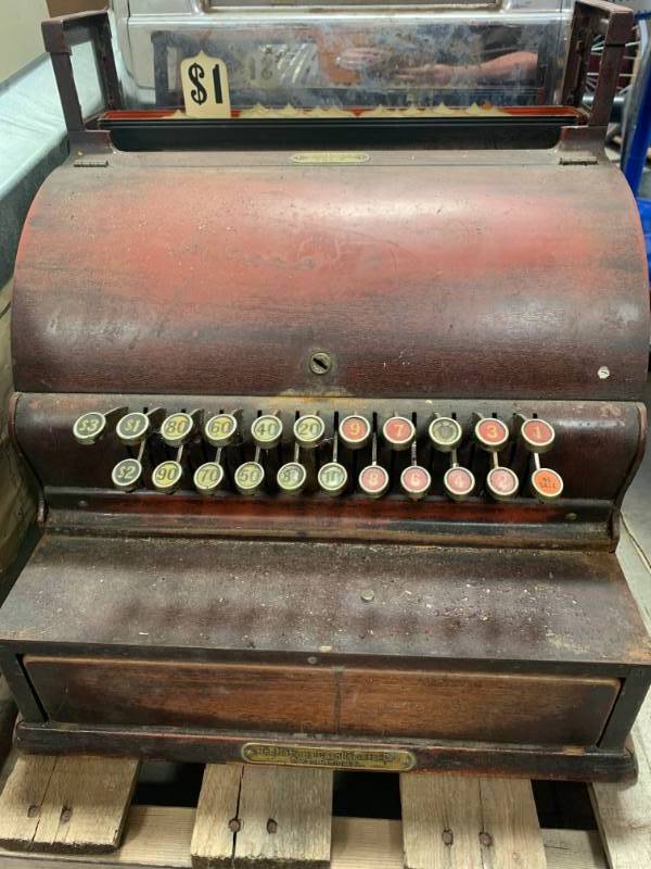 lot 29 image: Antique National Cash Register 724-T