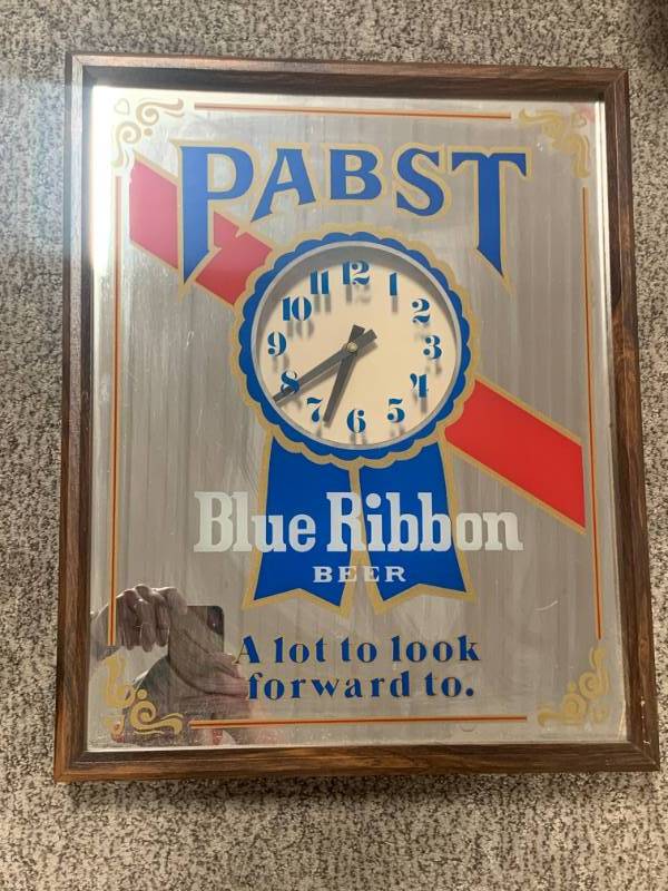 lot 43 image: Very Rare Pabst Blue Ribbon Mirror Clock