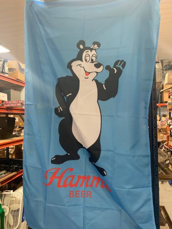 lot 46 image: Hamms 3 x 5 Beer Banner Flag
