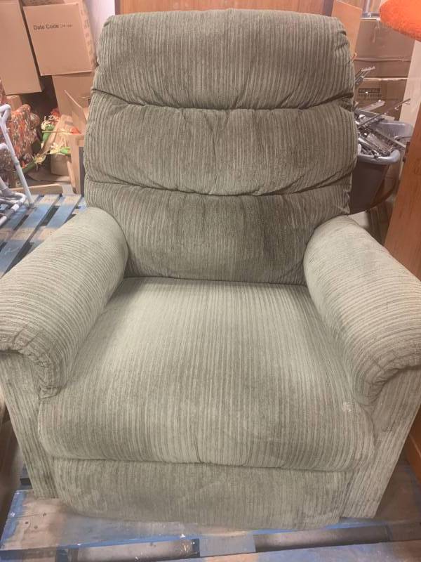 lot 53 image: Laz-E-Boy Rocker Recliner