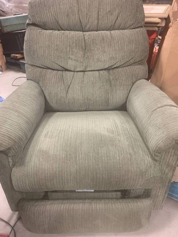 lot 54 image: Laz-E-Boy Rocker Recliner