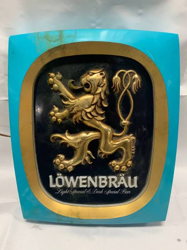 lot 56 image: 1970s Lowenbrau Lighted Sign
