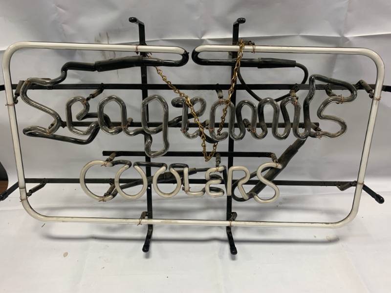 lot 78 image: Segrams Coolers Neon Sign (no power)