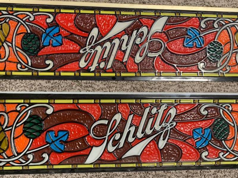 lot 98 image: Vintage Schlitz Beer Light Wraps