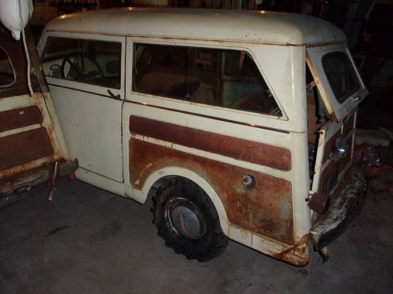 lot 6 image: 1946 Crosley Station Wagon