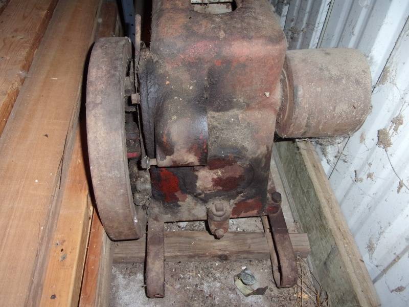 lot 13 image: International Harvester Hit & Miss Engine