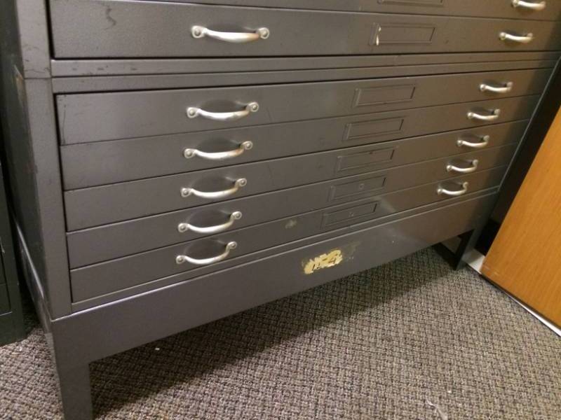lot 92 image: WOW Vintage Hamilton Heavy Gauge Steel 5 Drawer (Ball Bearings) Art  Blue Prints Maps Flat Files Cabinet - Bottom Set With Stand - Grey Color - Each Drawer Has Lock In Heavy Cover To Help Protect Print - Approx 48Width x 38Depth x 27 Height