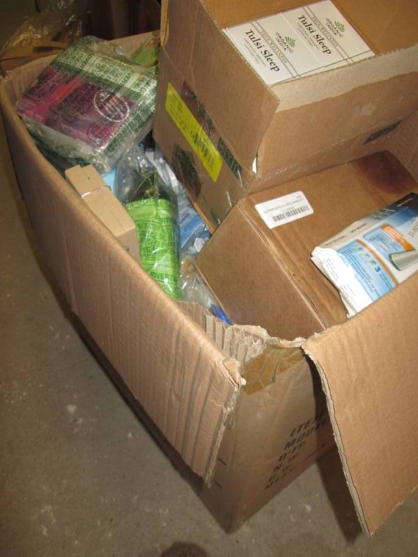 lot 120 image: Big Lot of Assorted Health Care Ite...