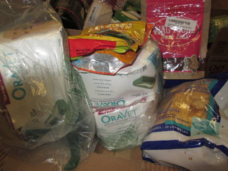 lot 122 image: Assorted Dog & Cat Food and Treats ...