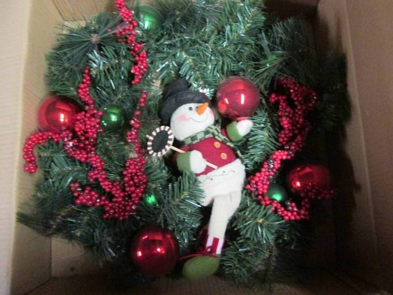 lot 187 image: Snowman Wreath 3A...