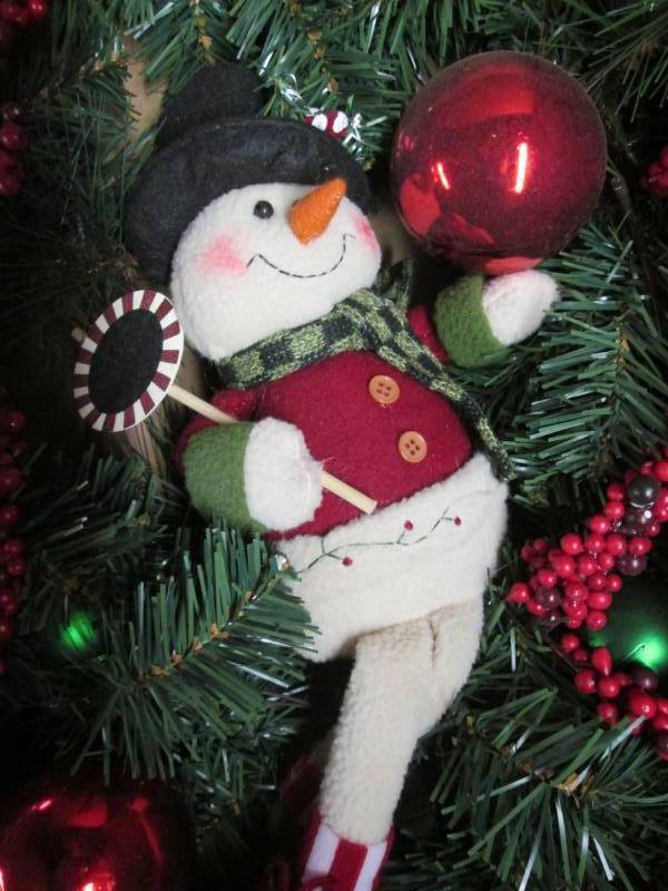 lot 186 image: Snowman Wreath 3A...