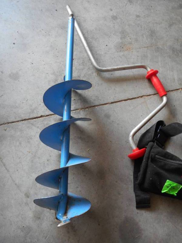 lot 24 image: Manual Ice Auger and Hand Warmer Pouch