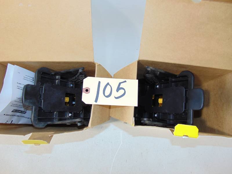 lot 105 image: 2 Tomcat Mole Traps