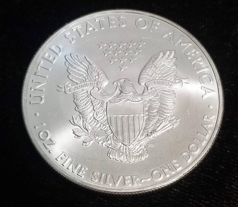 2010 AMERICAN SILVER EAGLE 1 TROY OZ. .999 FINE SILVER DOLLAR