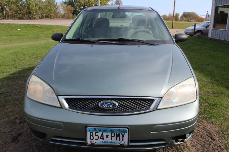 lot 4323 image: 2005 Ford Focus ZX4 SE