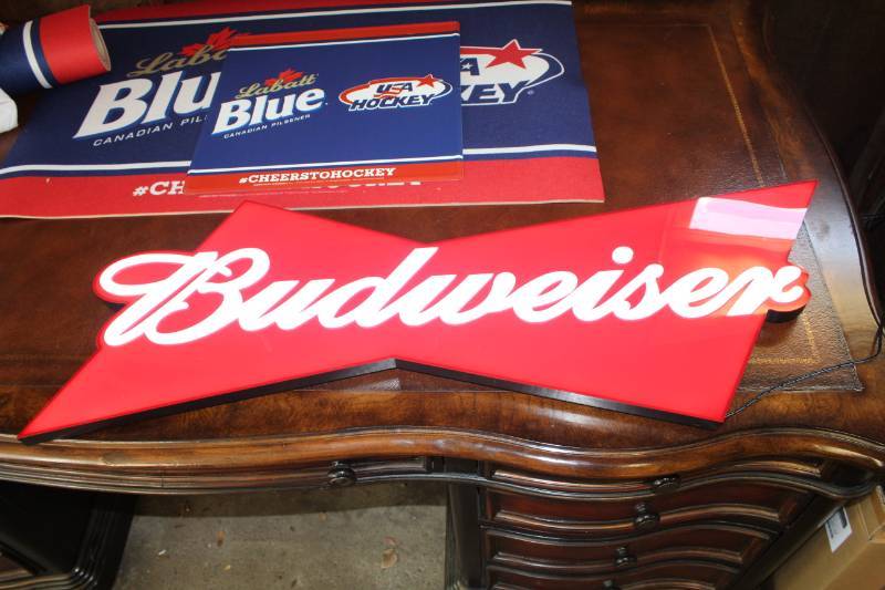 lot 225 image: Budweiser Beer Wall Light