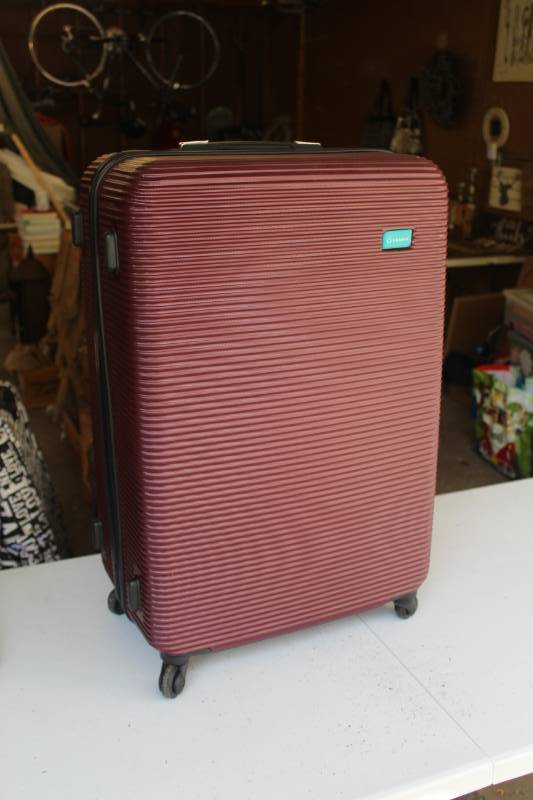 lot 252 image: Diplomat Rolling Hard Side Luggage