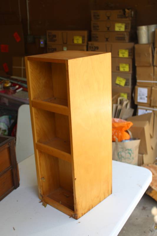 lot 258 image: 3-Tier Book Shelf