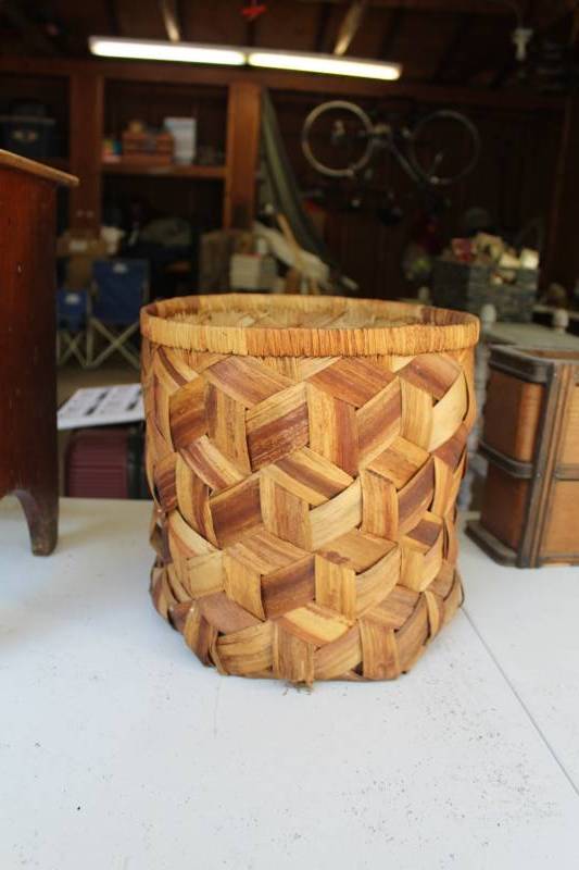 lot 262 image: Cross-Stitch Weave Wicker Basket