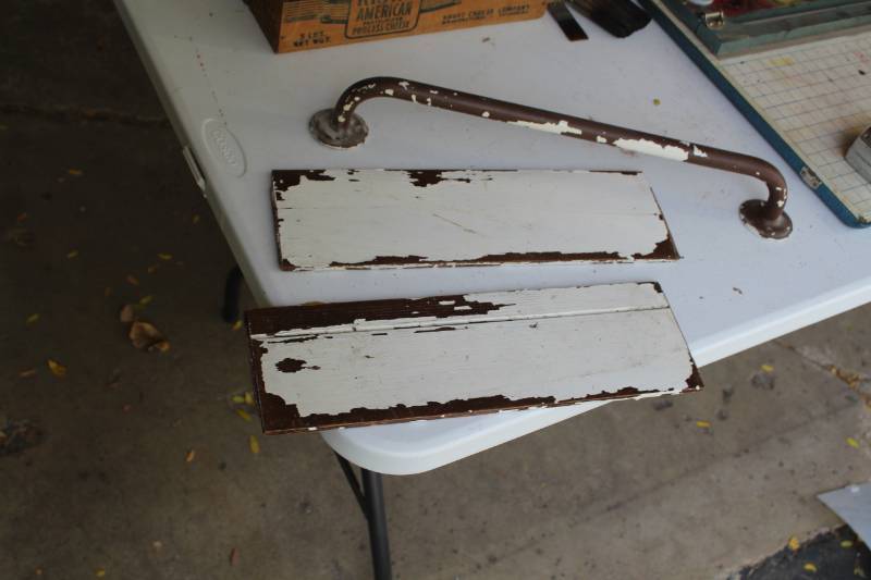 lot 276 image: Vintage Bathroom Grab Handle, Hardware