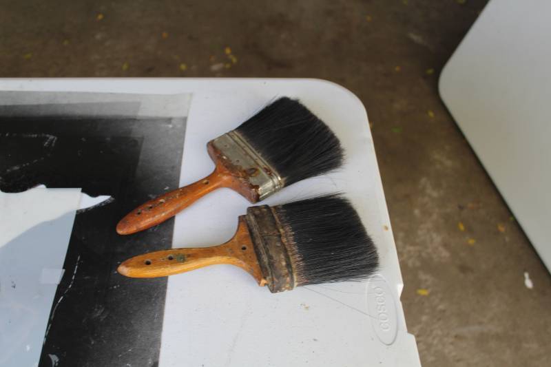 lot 282 image: Lot of (2) Vintage Paint Brushes