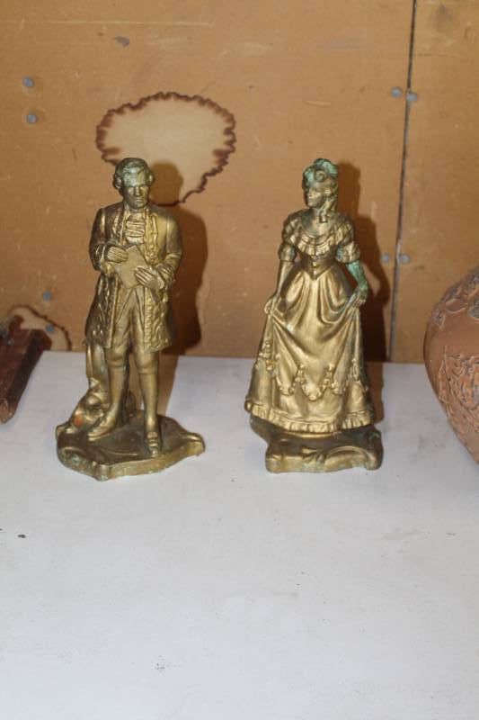 lot 308 image: Lot of (2) Colonial Man,Woman Figurines