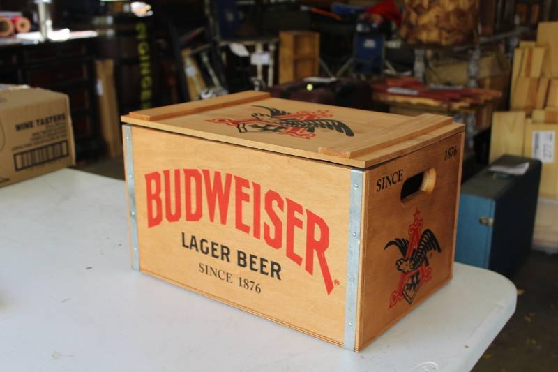 lot 247A image: Budweiser Lager Beer Wood Beer Crate with Hinged Lid