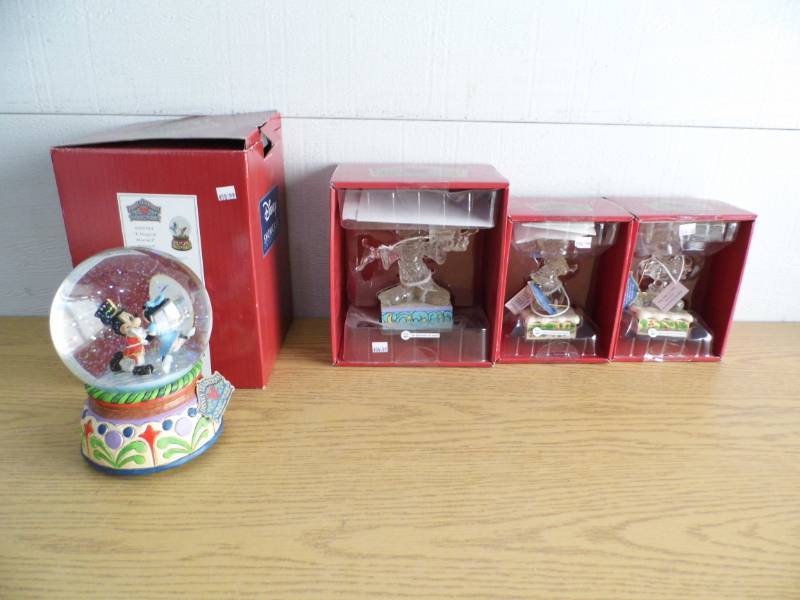 Disney Snow Globe - Lit Figures