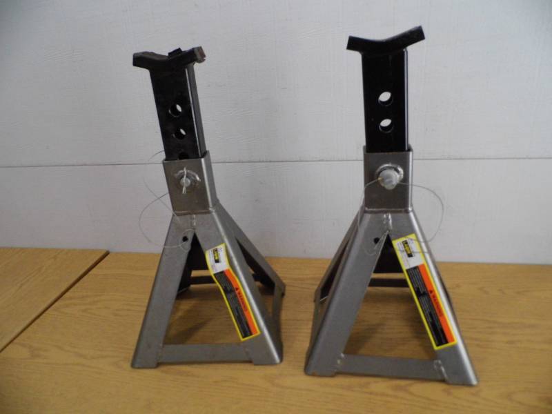 pair of Larin Jack Stands
