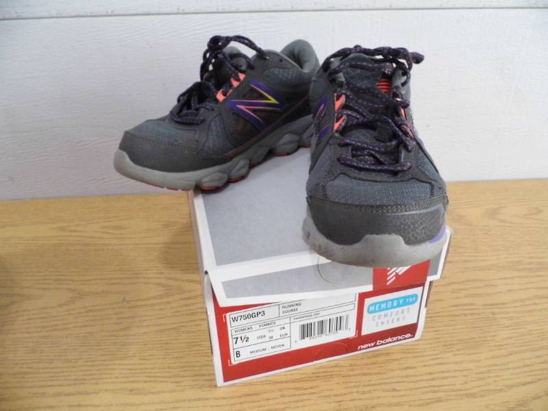 New Balance Tennis Shoes