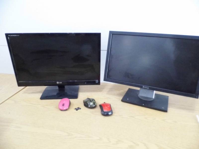 Lot of 2 Monitors - 3 Mouse